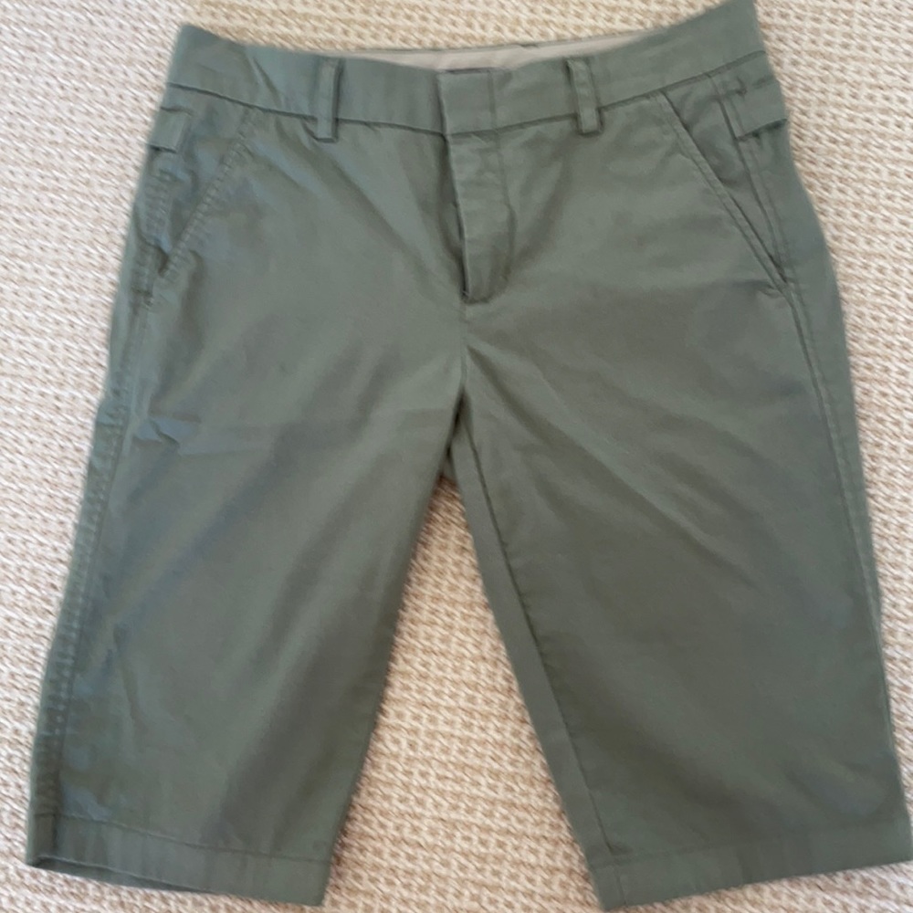 Vince coin pocket Olive Bermuda shorts: size 4